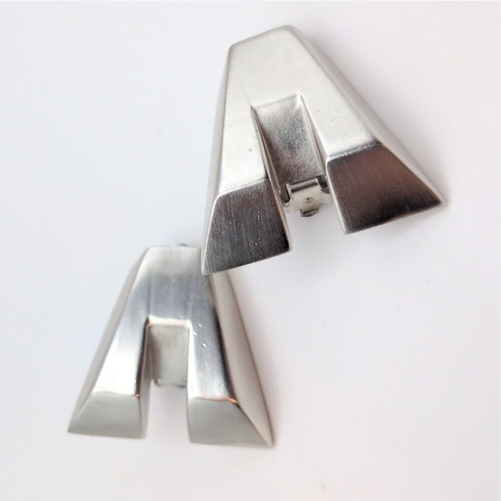VTG 80s Essex Signed Chunky 3D Clip On Earrings Silver Tone Chrome V-Shape